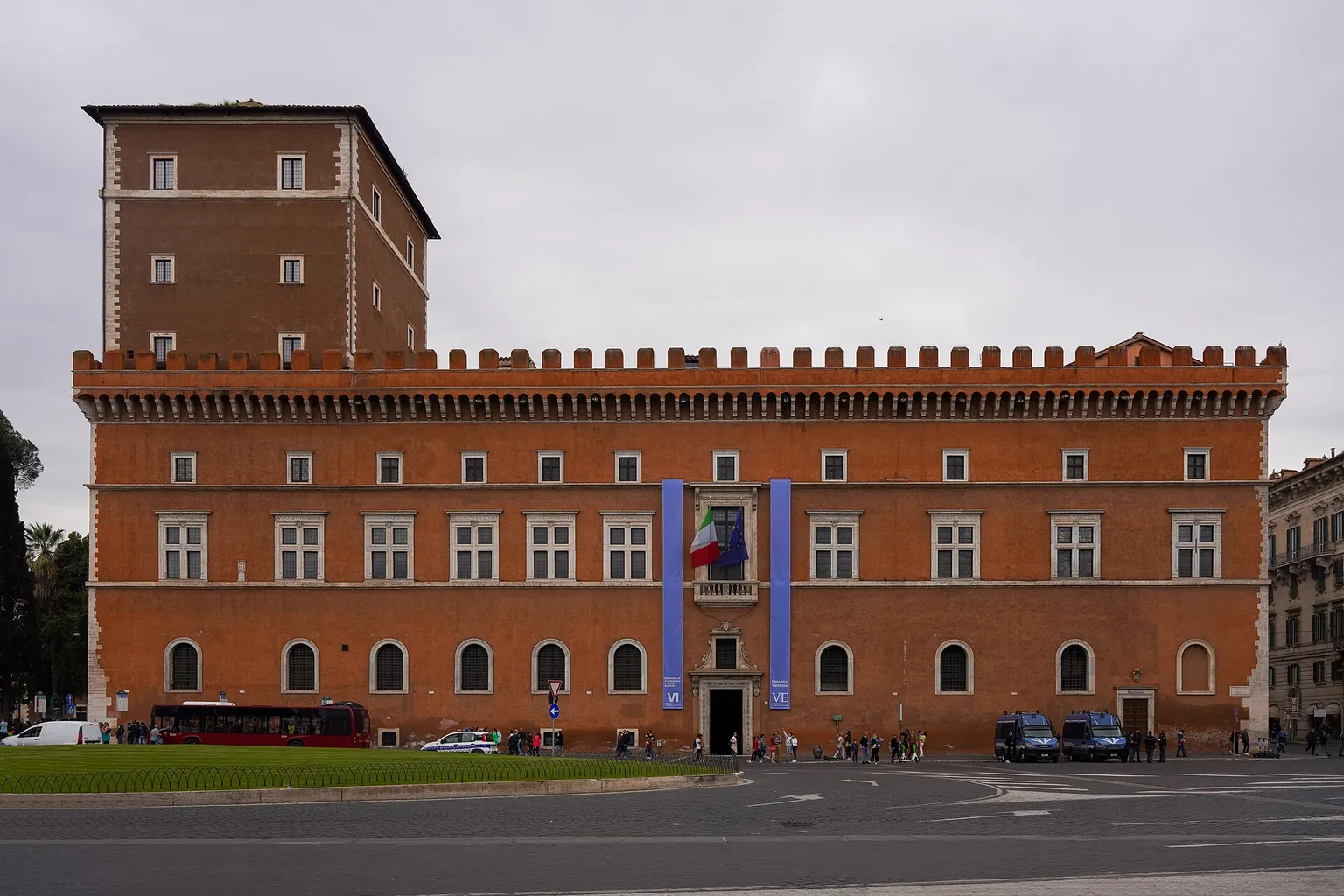 Palais de Venise : étapes pour réserver votre visite à Rome